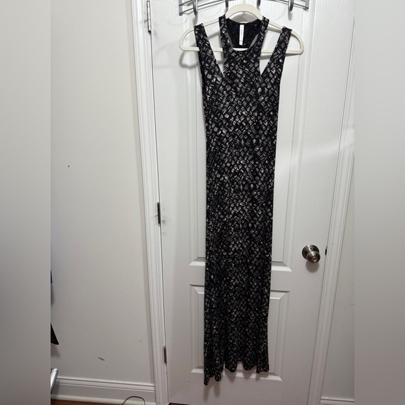 RVCA Dresses & Skirts - NWT RVCA Rite Moves Maxi Dress Size XS Juniors Black Print Built In Bra Viscose